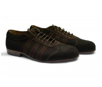 Sneaker durchgenäht