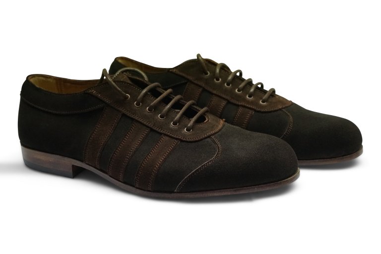 Sneaker durchgenäht